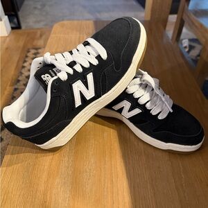 New Balance Men's Black and White Sneakers